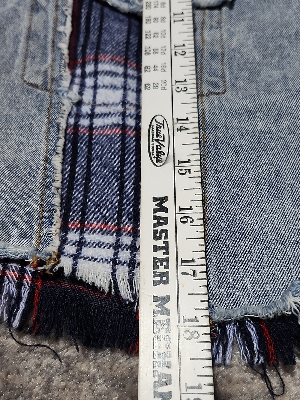 MISS ME DESTUCTED PLAID RAW-EDGE FRAYED CROPPED BUTTON-DOWN DENIM JACKET - Picture 9 of 15